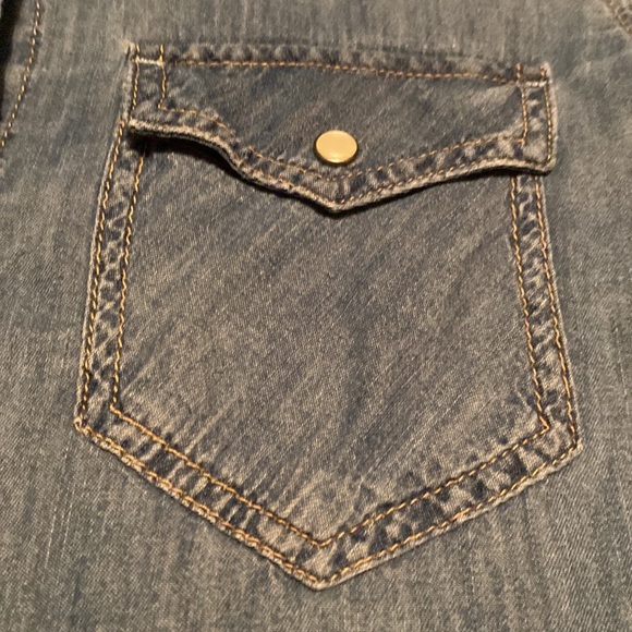 Beautiful denim dress shirt for women - Picture 4 of 6